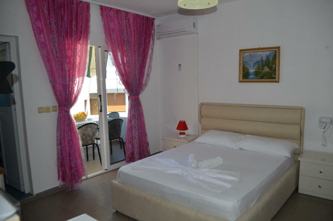 Villa Viktor Sarandë Exterior foto